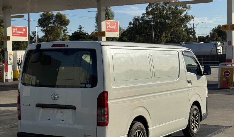 2017 Toyota Hiace full